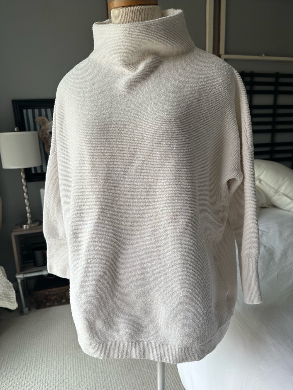 Free People white funnel neck ribbed sweater, size medium - Picture 6 of 12